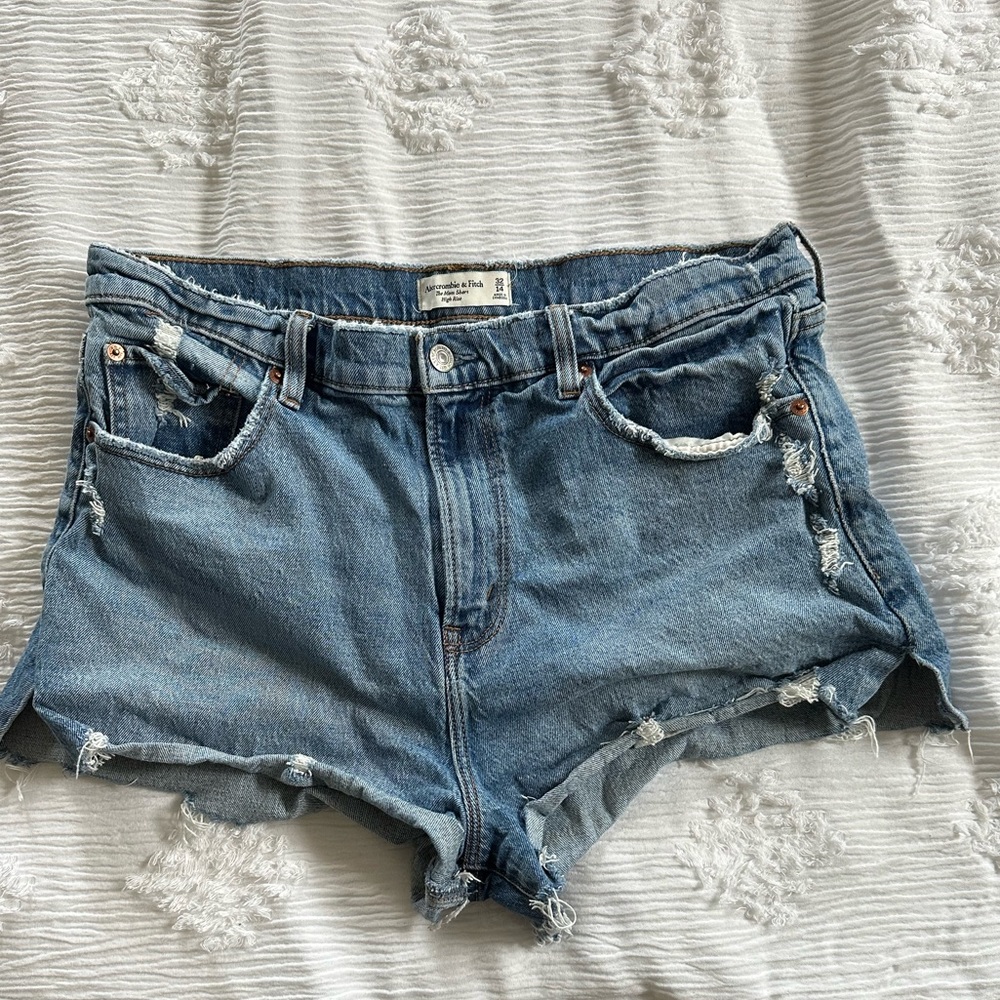 Abercrombie & Fitch The Mom Short High Rise Size 32/14